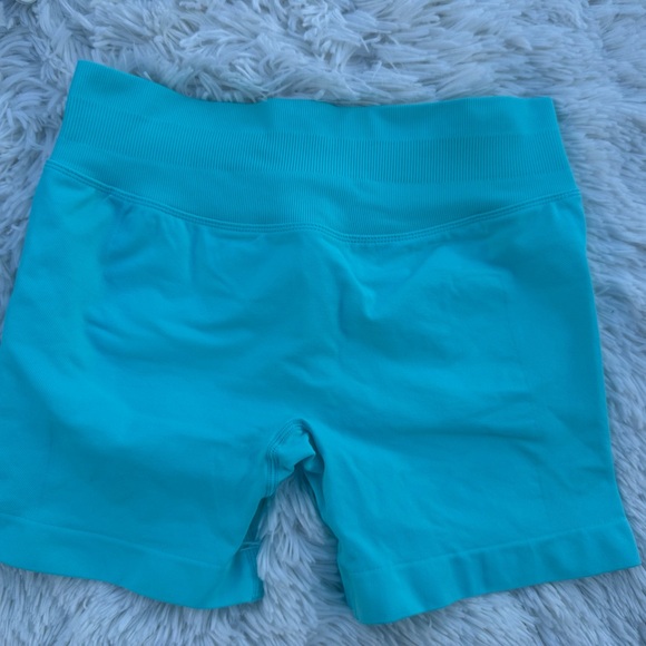 New Women's active blue booty Shorts size medium - Picture 1 of 4